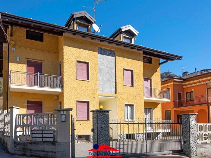Appartamento quadrilocale in vendita in Via Luglio, San Damiano Macra