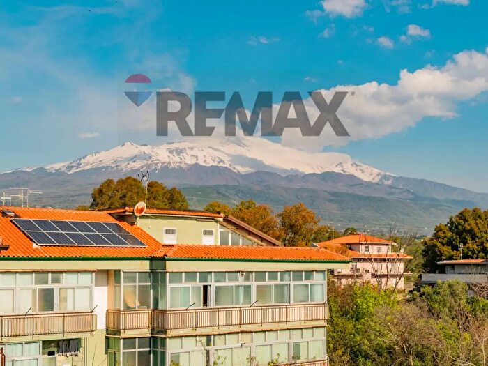 Appartamento trilocale in vendita in Via a Cannavò, Aci SantAntonio