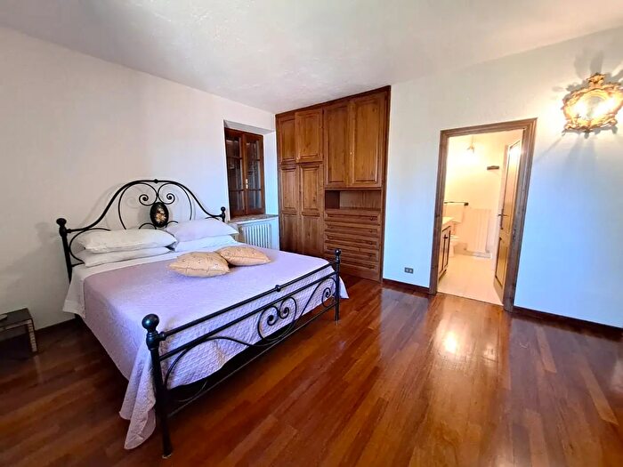 Casa con 5 locali in vendita in Magione