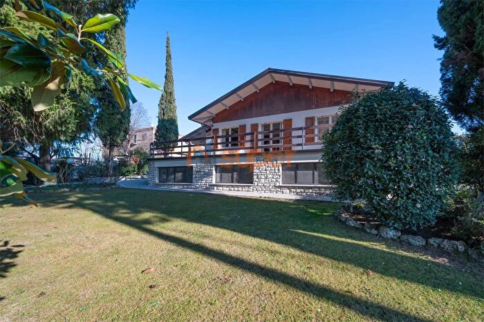 Casa con 6 locali in vendita in Via Le Garognole Perugia Pg, Perugia