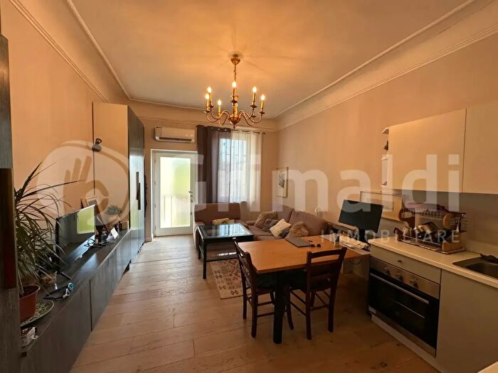 Appartamento trilocale in affitto in Via Pastrengo, Milano