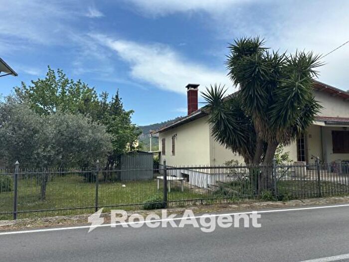 Casa con 6 locali in vendita in Via SantEmidio, Alanno