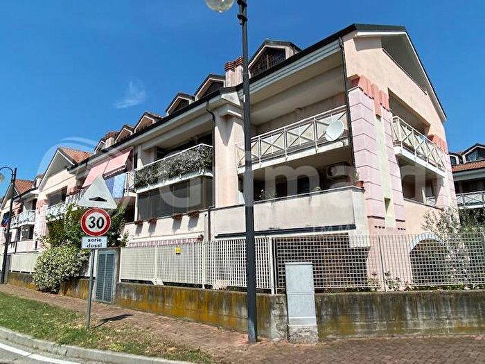 Appartamento trilocale in vendita in Via Visconti, Vermezzo con Zelo