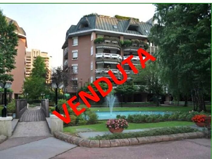 Appartamento con 8 locali in vendita in Via Ippodromo Milano, Milano