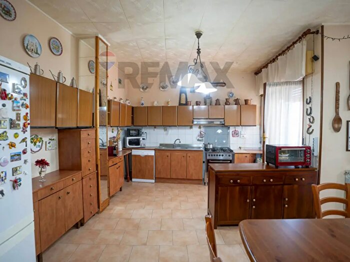 Appartamento con 7 locali in vendita in Viale dell'Autonomia, Gravina Di Catania