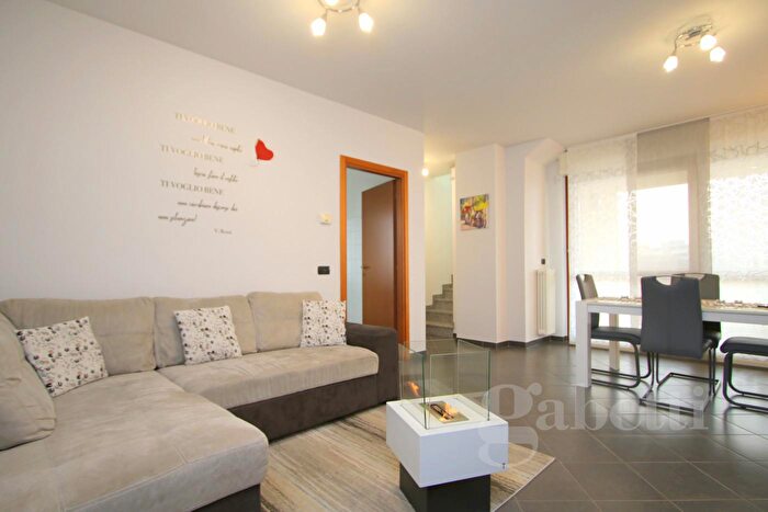 Appartamento quadrilocale in vendita in Via Formia, Busto Arsizio