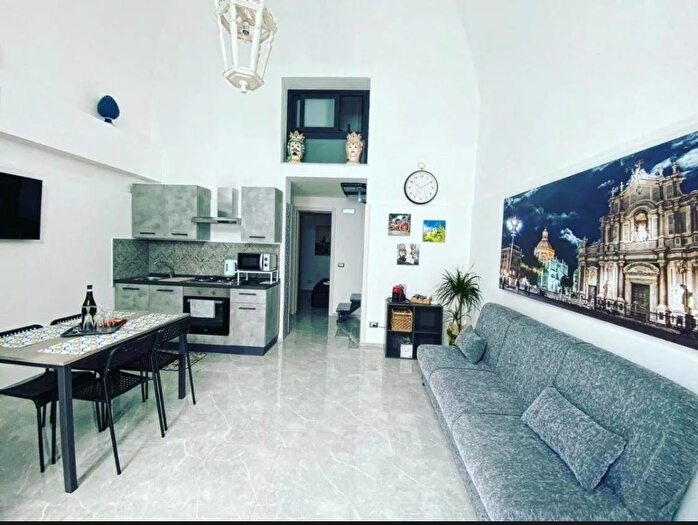 Appartamento bilocale in affitto in Via Juvara, Catania