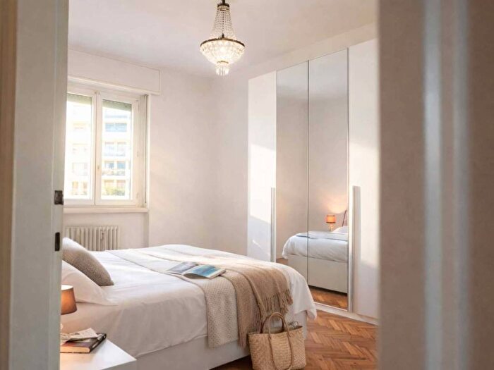 Appartamento trilocale in affitto in Viale Cassala, Navigli Darsena, Milano