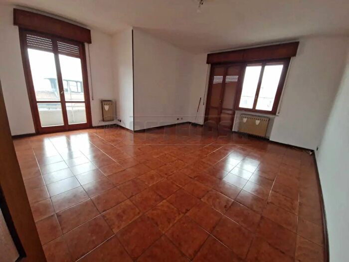 Appartamento quadrilocale in vendita in Piazza Risorgimento, Cremona