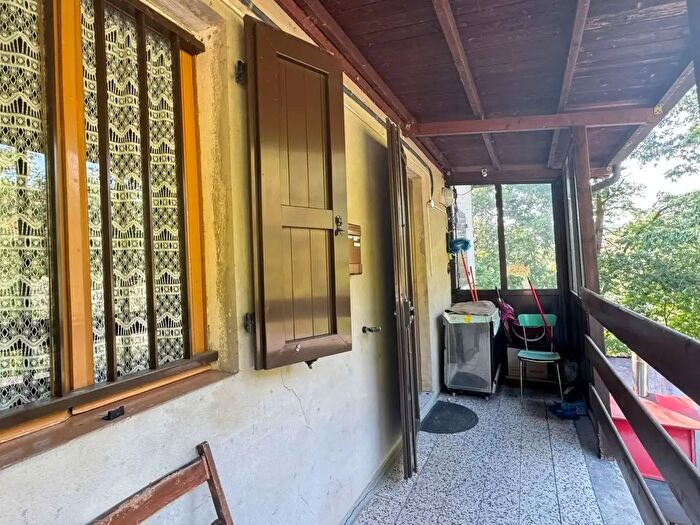 Casa con 8 locali in vendita in Strada per Pellegrino, Varano De' Melegari