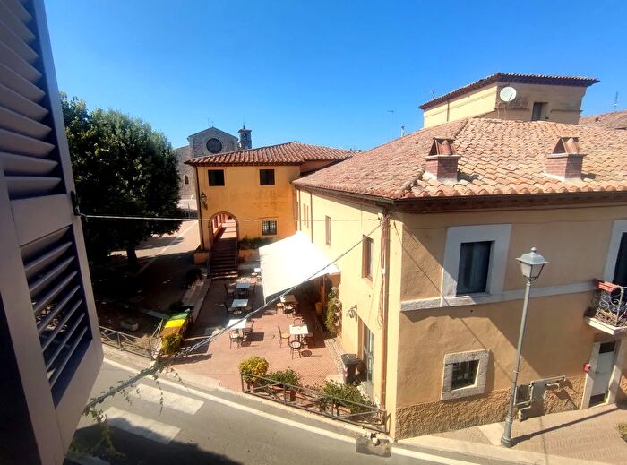 Casa con 6 locali in vendita in Via Vittorio Emanuele, Guardea