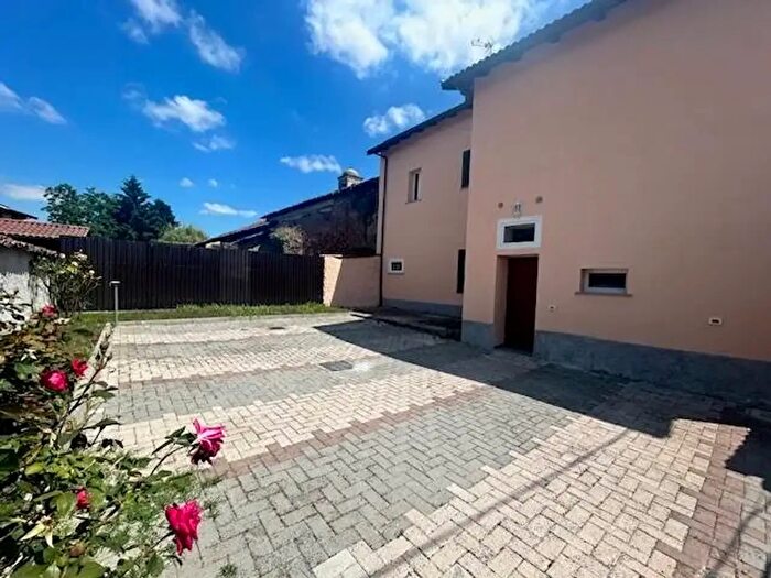 Casa con 6 locali in vendita in Gambarana