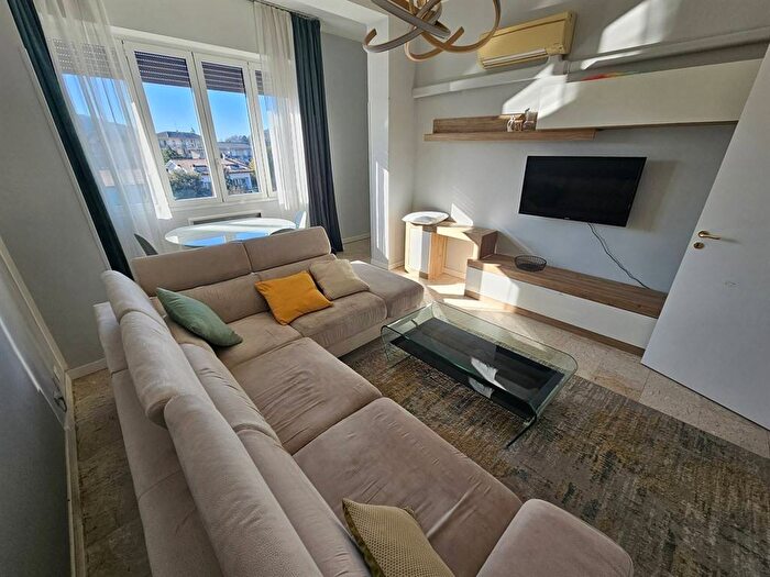 Appartamento trilocale in affitto in via Statale per Lecco, Lipomo