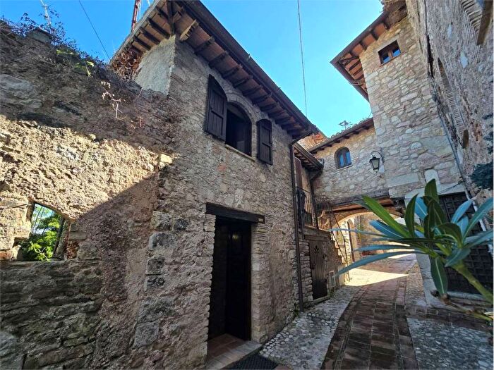 Casa trilocale in vendita in Acquasparta
