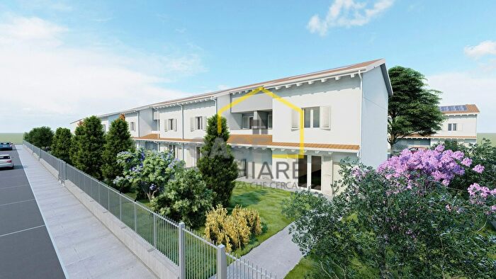 Casa quadrilocale in vendita in Via Roma, Vellezzo Bellini