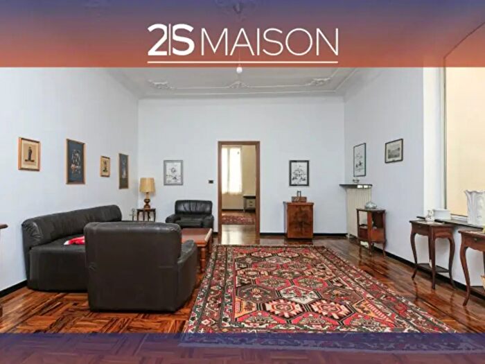 Appartamento con 6 locali in vendita in Via Giacomo Buranello, Genova