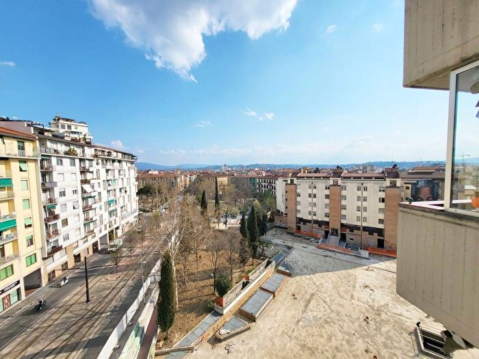 Appartamento quadrilocale in affitto in Via Angiolo Tavanti, Leopoldo Vittorio Emanuele Statuto, Firenze