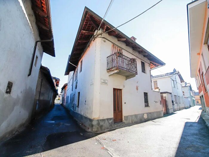 Casa con 6 locali in vendita in Montanaro