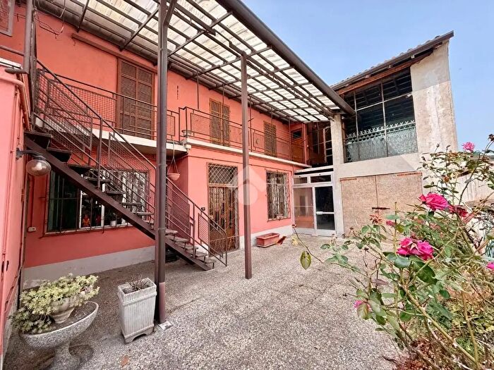 Casa con 11 locali in vendita in Via Camillo Benso Conte di Cavour, Alluvioni Piovera
