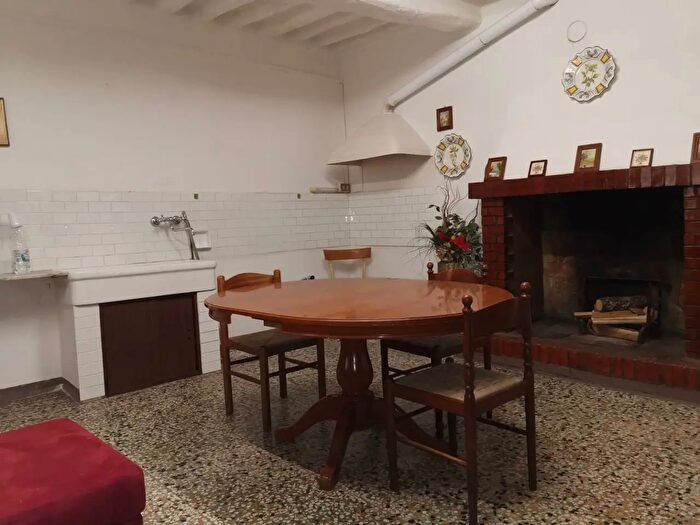 Casa con 6 locali in vendita in Via delle Sughere, Buti