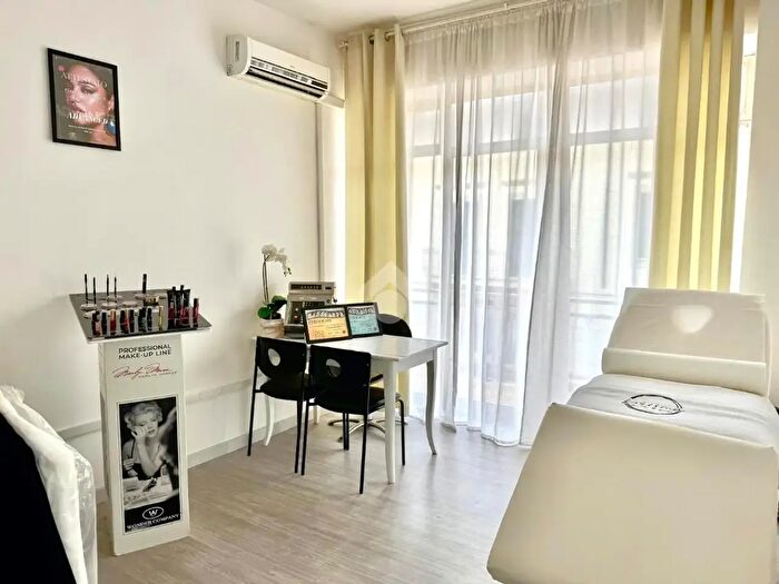 Appartamento con 5 locali in vendita in Viale Margherita, Mondragone