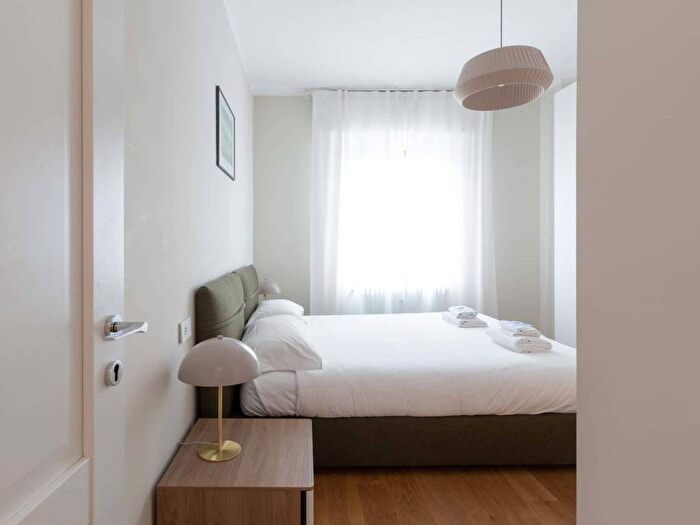 Appartamento trilocale in affitto in Viale Certosa, Certosa, Milano