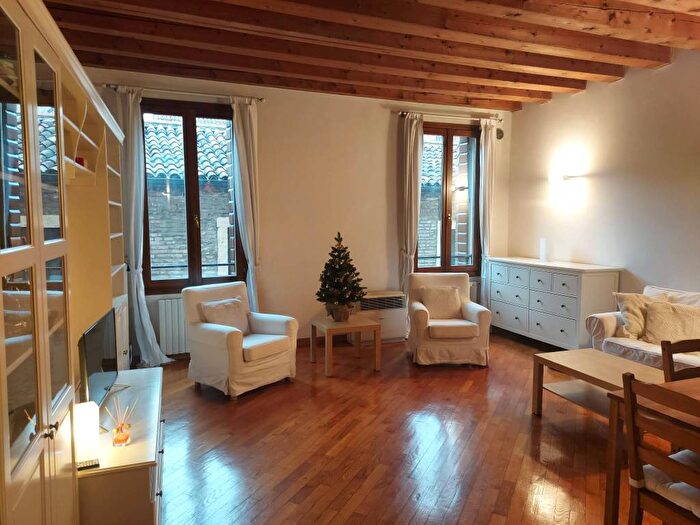 Appartamento trilocale in affitto in Piazza dei Frutti, Piazze Duomo, Padova