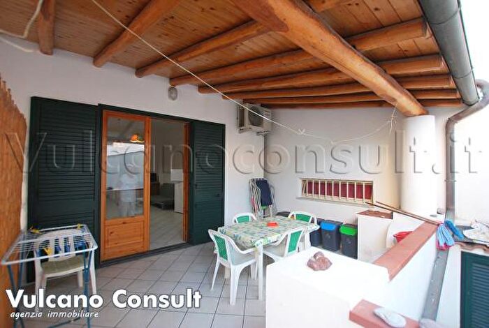 Appartamento trilocale in vendita in Via Cesare Battisti, Lipari