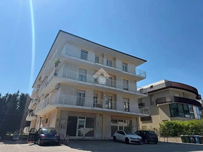 Appartamento trilocale in vendita in Via Giuseppe Mazzini, Alba Adriatica