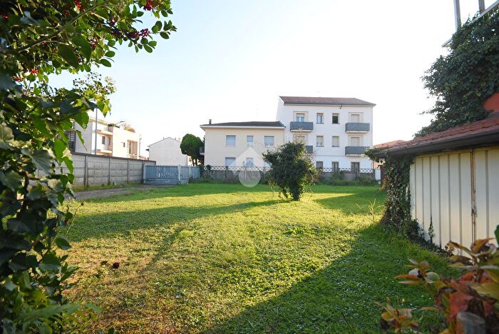 Casa quadrilocale in vendita in Via Sondrio, Seregno