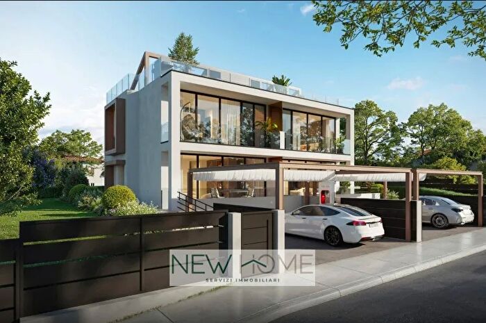 Casa quadrilocale in vendita in Via Adige, Peschiera Del Garda