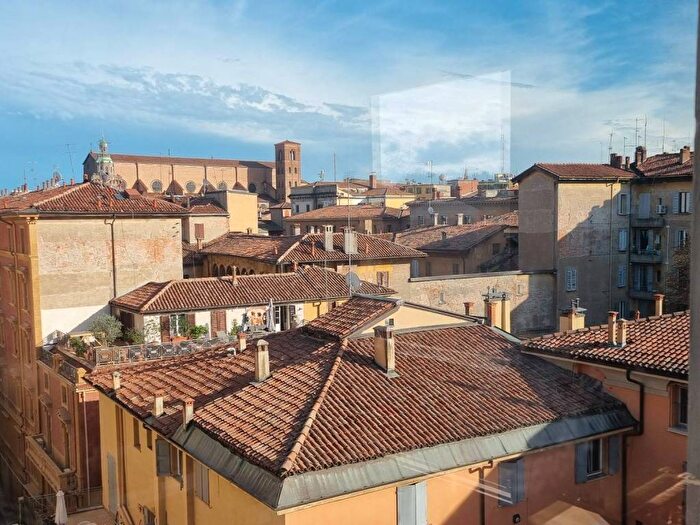 Appartamento quadrilocale in affitto in Via Cesare Battisti, Centro Storico, Bologna