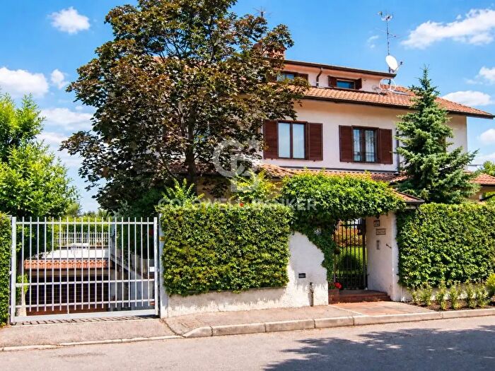 Casa con 5 locali in vendita in Via Peru, Pioltello