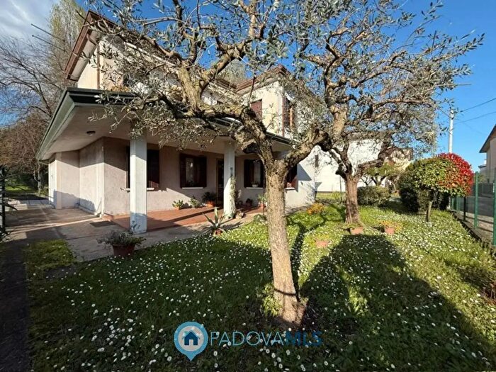 Casa quadrilocale in vendita in Via Roma, Albignasego