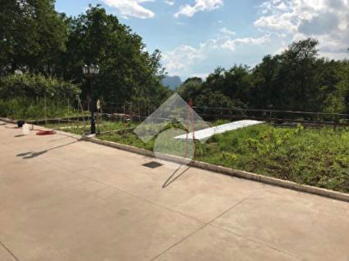 Casa con 10 locali in vendita in Via Vecchia De Piternis, Cervaro