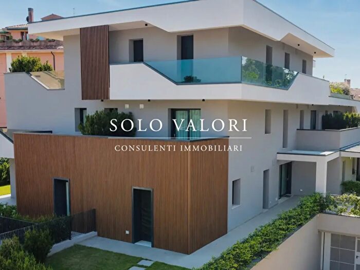 Appartamento trilocale in vendita in Via Giacomo Puccini, Castelfranco Veneto