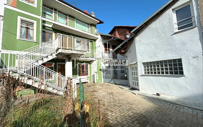 Casa con 8 locali in vendita in Via Somis, Strambino