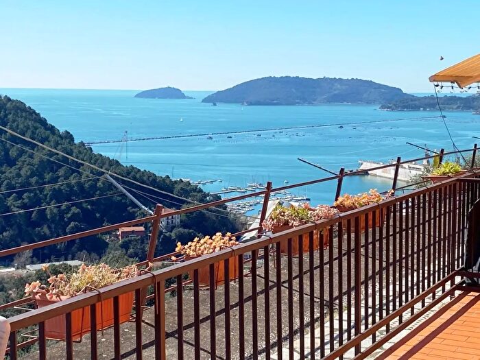 Casa quadrilocale in vendita in Via Monti Amoli c, La Spezia