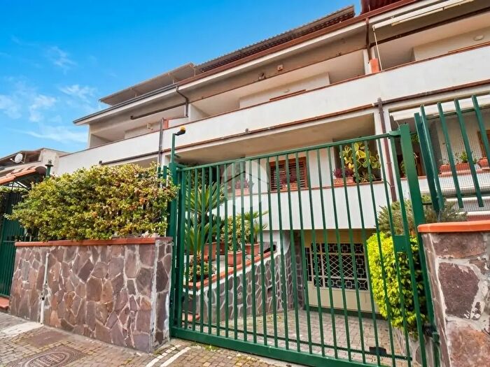 Casa con 7 locali in vendita in Via Giacomo Leopardi, Pollena Trocchia