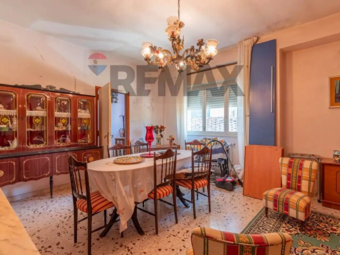 Appartamento con 6 locali in vendita in Via Santa Maria di Gesù, Caltagirone