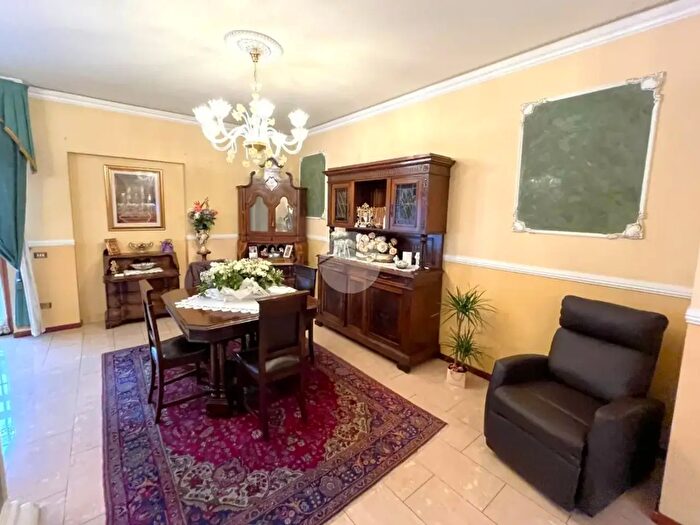 Casa con 6 locali in vendita in Via Provvinciale Ovest, Buttapietra