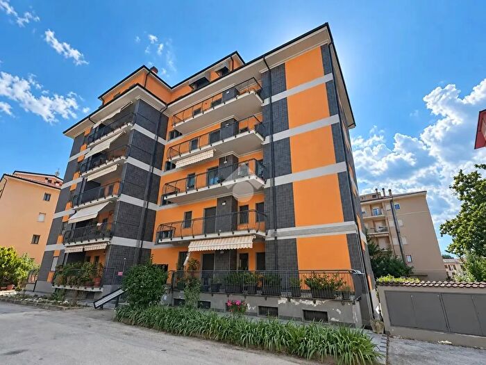 Appartamento quadrilocale in vendita in Via Giancandido Pastorelli, L'Aquila