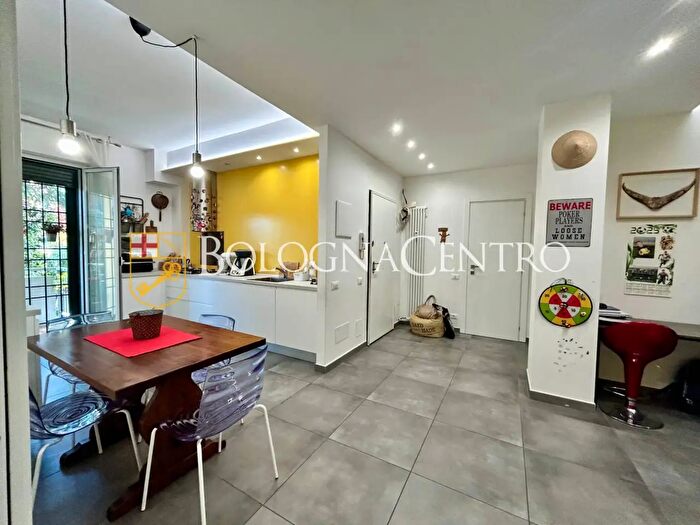 Appartamento quadrilocale in vendita in Via Demetrio Martinelli, Bologna