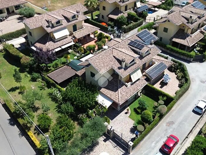 Casa con 5 locali in vendita in Via Falcone, Labico