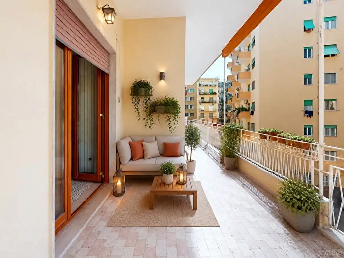 Appartamento con 5 locali in vendita in Via Mario Costa, Napoli