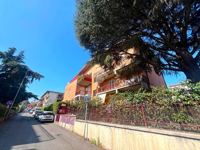 Appartamento trilocale in vendita in Via di Vermicino, Roma