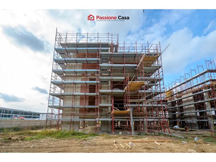 Appartamento quadrilocale in vendita in Strada Manara, Parma