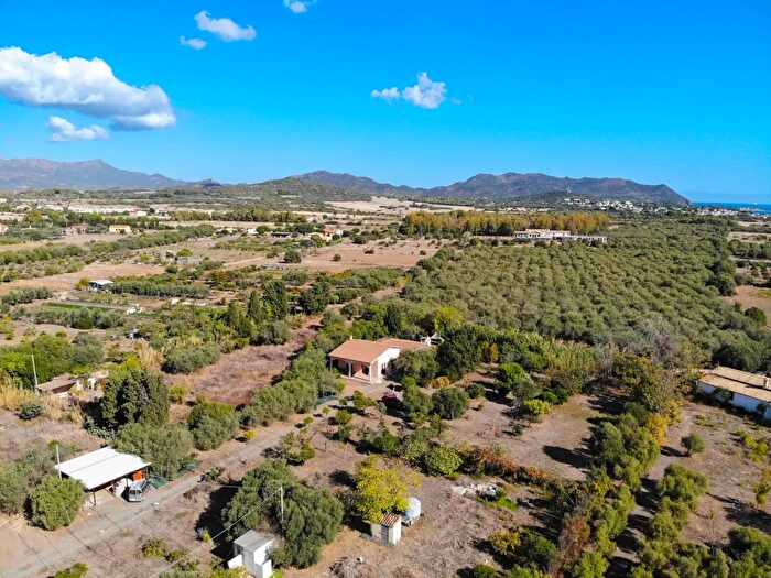Casa con 5 locali in vendita in Strada Vicinale Strintu Is Iscas, Pula