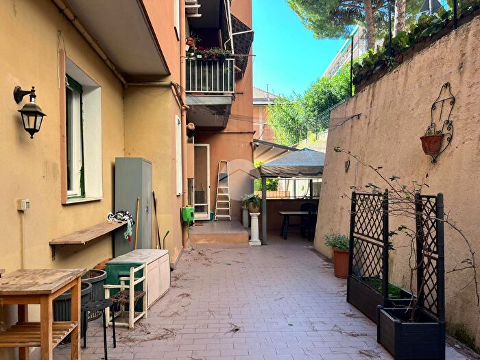 Appartamento trilocale in vendita in Via Aurelio Robino, Genova