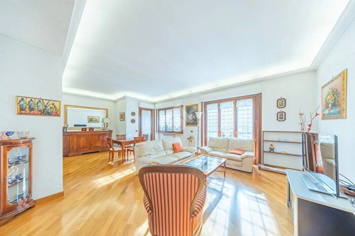 Appartamento trilocale in vendita in Via del Casale Santarelli, Roma